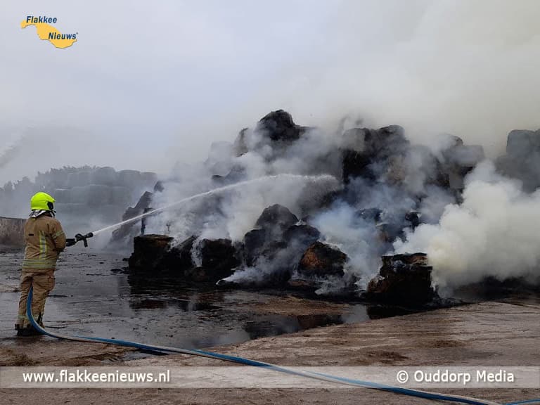 Grote brand in polder tussen Stellendam en Goedereede