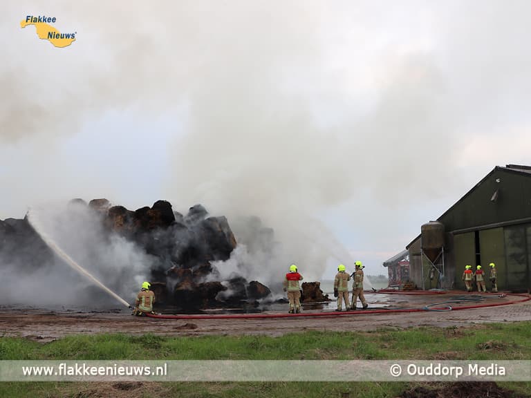 Grote brand in polder tussen Stellendam en Goedereede