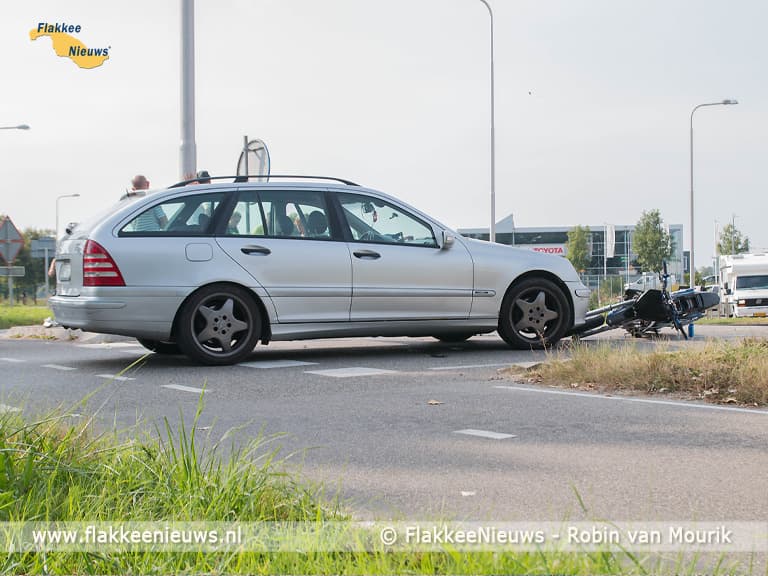 Brommerrijder gewond na ongeval in Dirksland