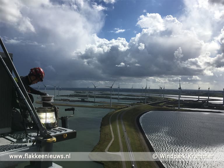 Rode knipperende luchtvaartverlichting Windpark Krammer gaat uit
