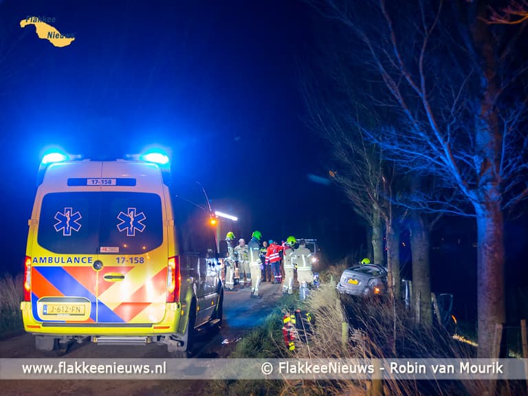 Automobilist ernstig gewond geraakt in polder nabij Dirksland