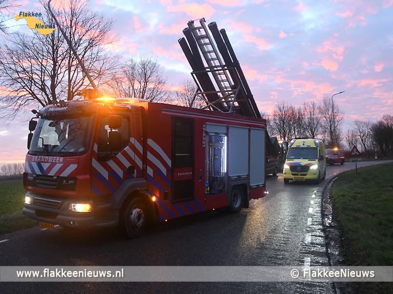 Auto uit de bocht in Melissant en brommer onderuit in Middelharnis