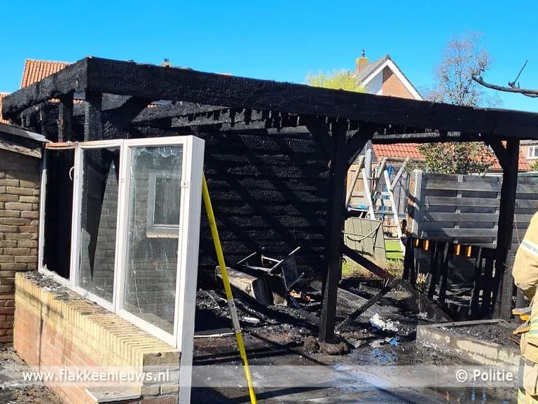 Grote brand in schuur Ooltgensplaat