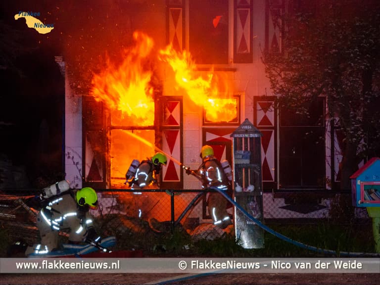 Zeer grote brand in Dirkslandse woning