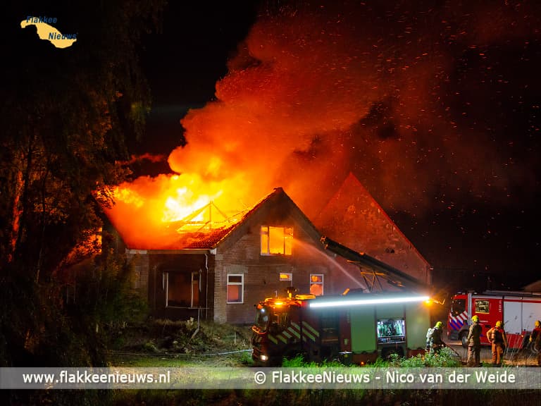 Grote uitslaande brand bij Oude-Tonge