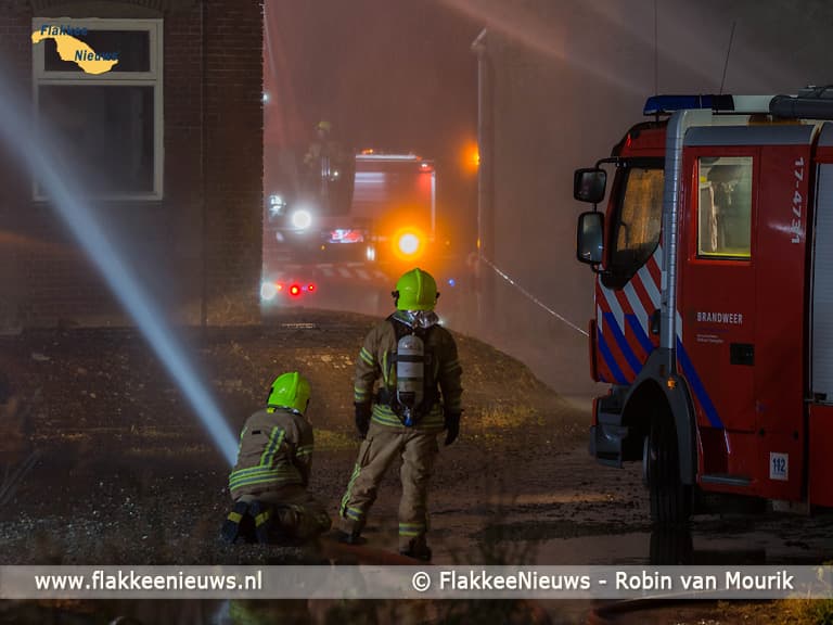 Grote uitslaande brand bij Oude-Tonge