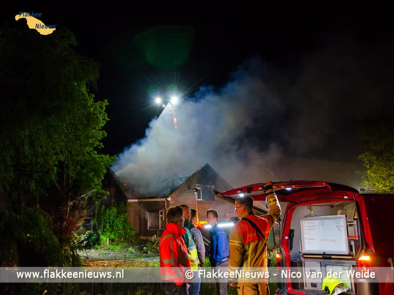 Grote uitslaande brand bij Oude-Tonge