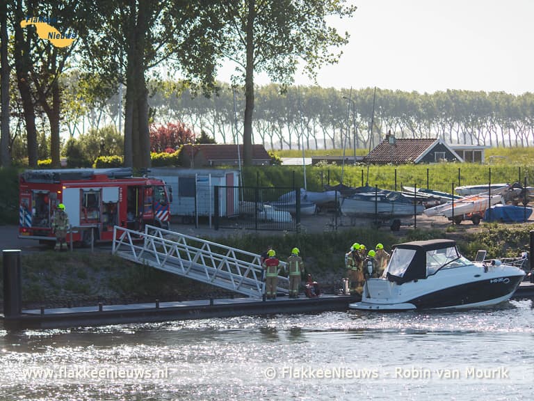 Twee gewonden bij brand op boot op het Haringvliet