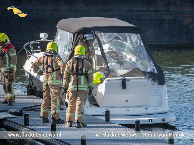 Twee gewonden bij brand op boot op het Haringvliet