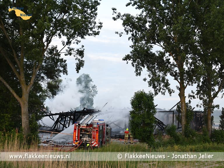 Brandweer rukt uit voor schuurbrand in Oude-Tonge