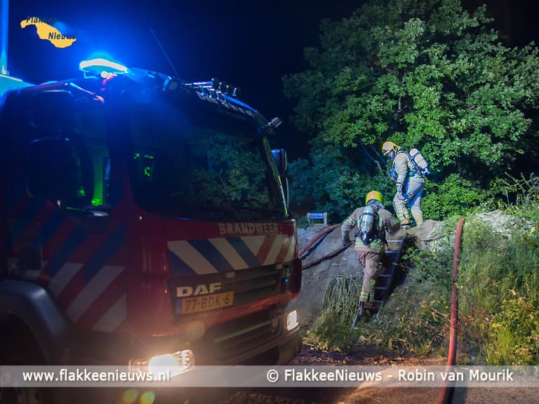 Brandstichting verwoest schuur in Den Bommel