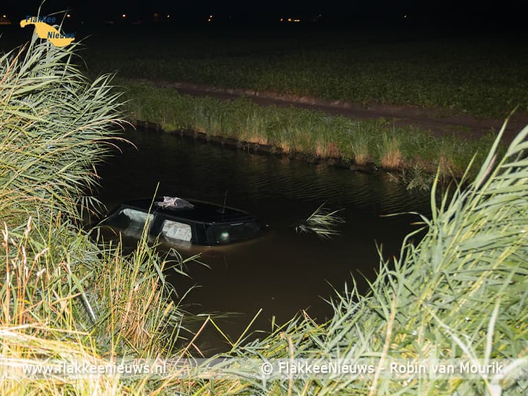 Voertuig te water bij Oude-Tonge