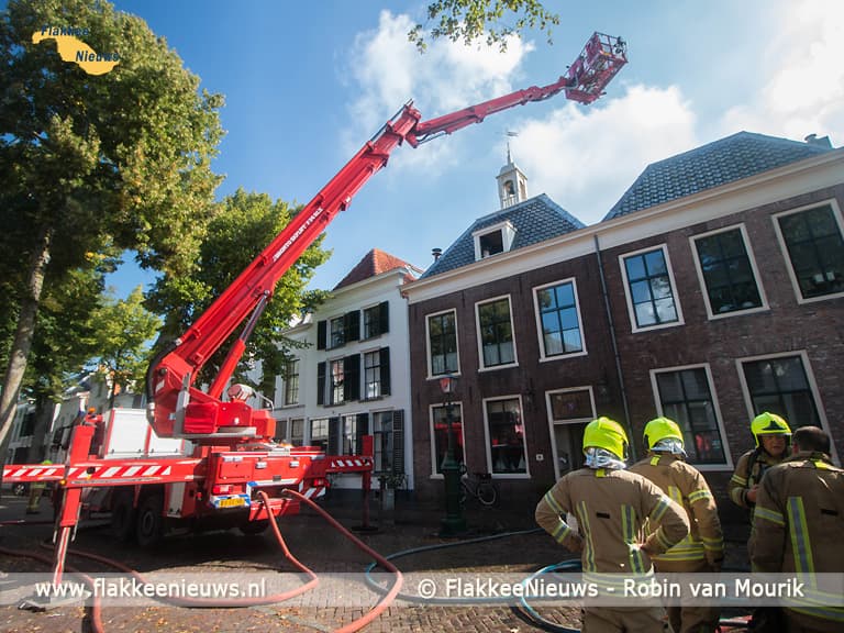 Uitslaande brand monumentaal pand Sommelsdijk