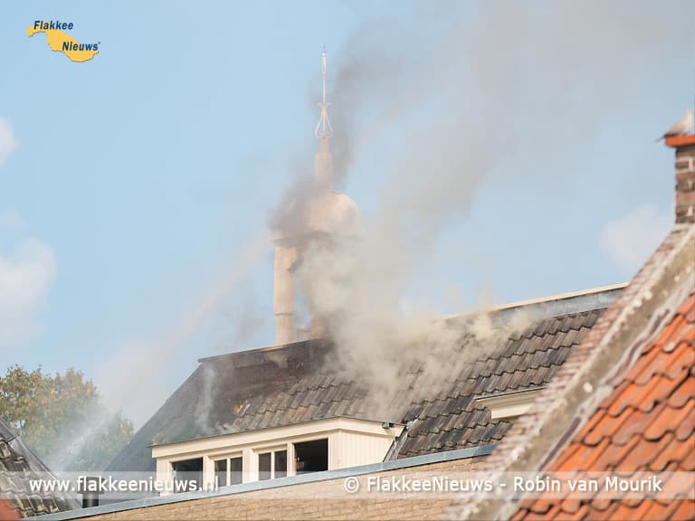 Uitslaande brand monumentaal pand Sommelsdijk