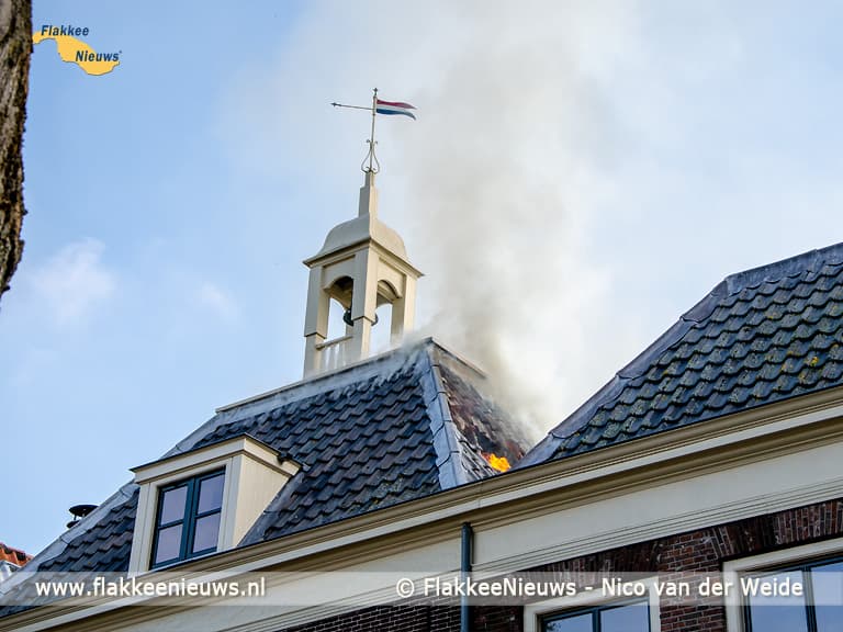 Uitslaande brand monumentaal pand Sommelsdijk