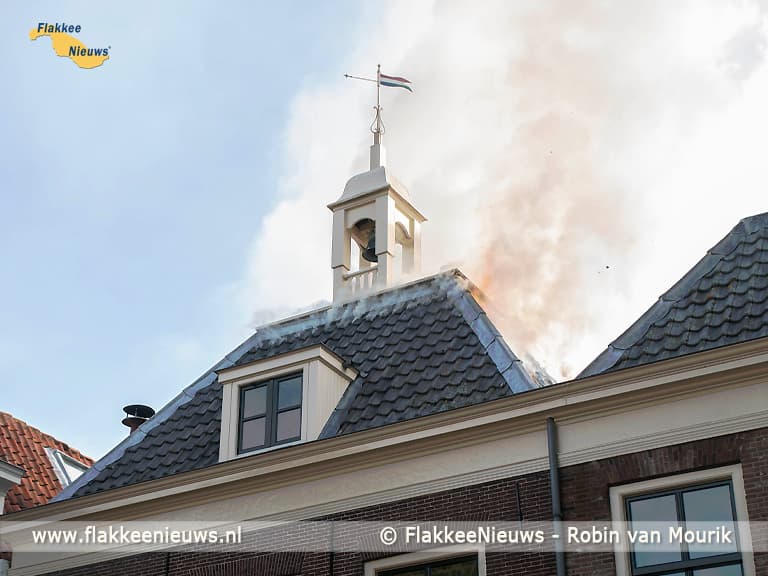 Uitslaande brand monumentaal pand Sommelsdijk