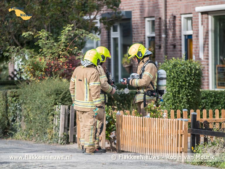 Brandweer ontruimt meerdere huizen in Middelharnis na gaslekkage