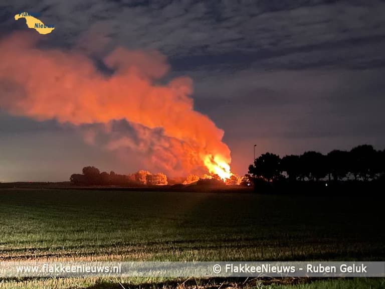 Leegstaande boerderij Den Bommel volledig afgebrand