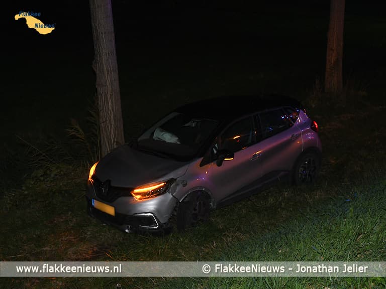 Scooterrijder van de dijk en gewond na botsing