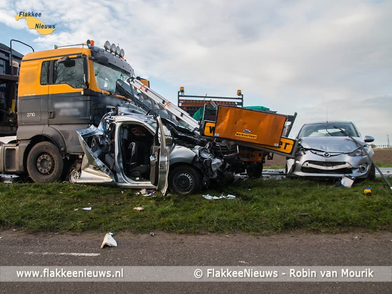 N215 bij Oude-Tonge afgesloten vanwege ongeval