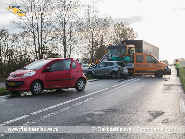 N215 bij Oude-Tonge afgesloten vanwege ongeval