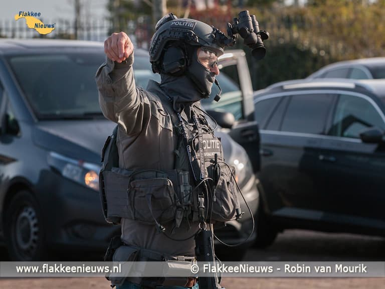 Grote oefening met Dienst Speciale Interventies bij Haringvlietsluizen