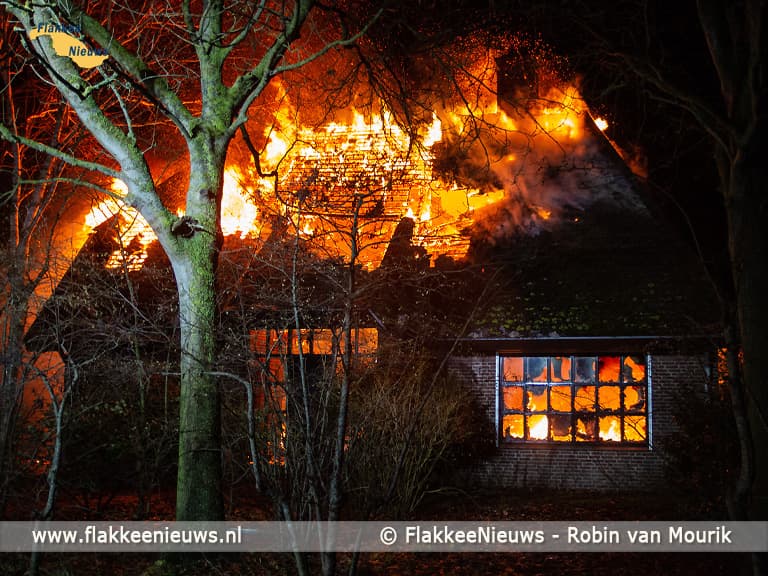 Woonhuis in brand bij Oude-Tonge
