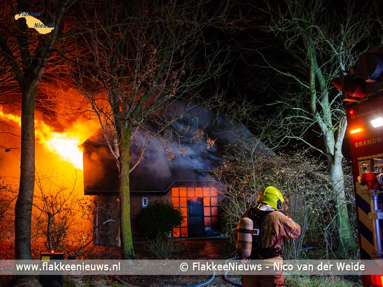 Woonhuis in brand bij Oude-Tonge