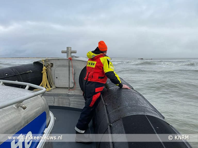 Kajakkers onderkoeld op de Noordzee