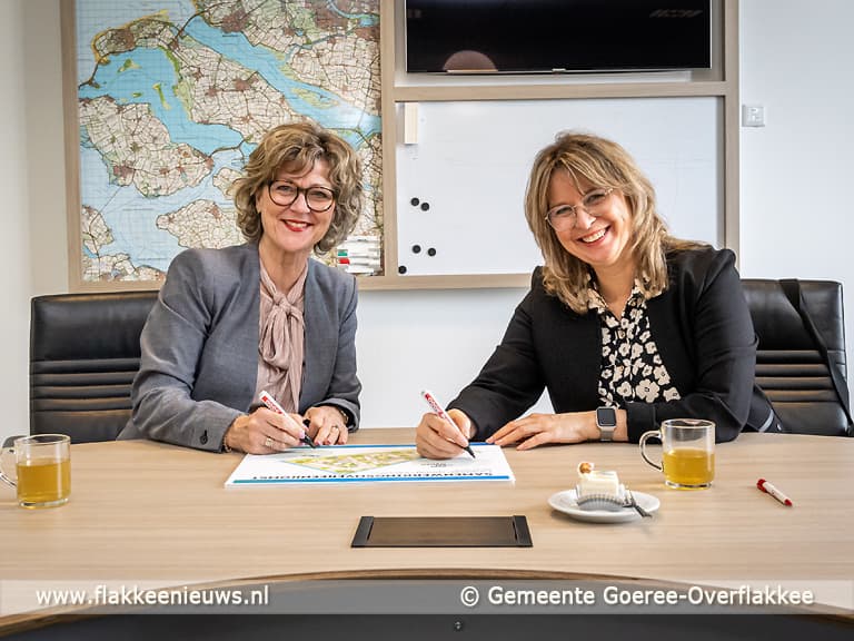 Oost West Wonen en gemeente tekenen overeenkomst voor realisatie flexwoningen