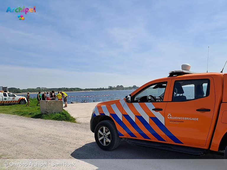 A Seal komt in actie voor gestrande zeehond bij Haringvlietdam