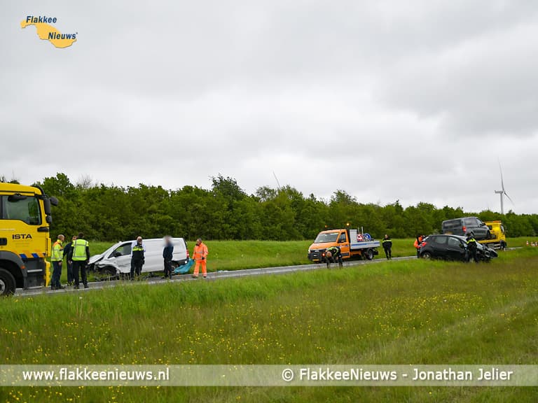 Verkeersongeval met drie voertuigen op N59 tussen Oude-Tonge en Zeeland