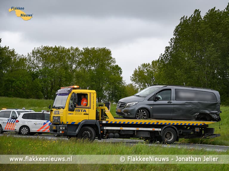 Verkeersongeval met drie voertuigen op N59 tussen Oude-Tonge en Zeeland