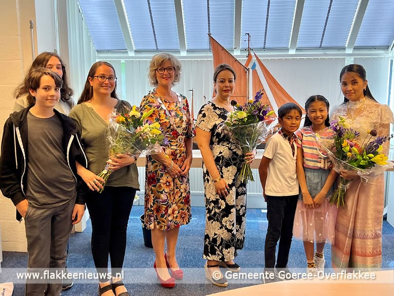 Burgemeester reikt Nederlanderschap uit aan 7 nieuwe inwoners