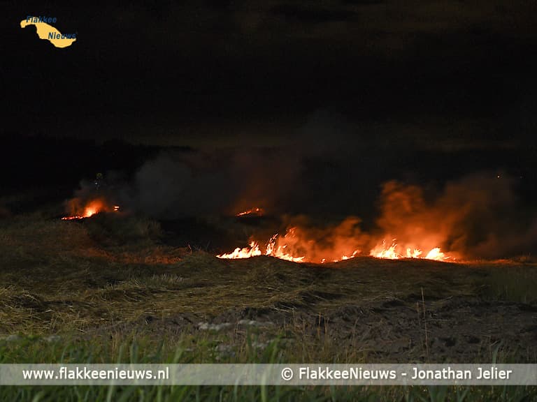 Brandweer gealarmeerd voor brand aan de Lageweg bij Dirksland