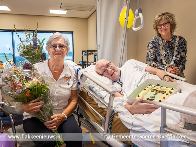 Koninklijke onderscheiding voor mevrouw Van der Valk-Wielhouwer uit Middelharnis