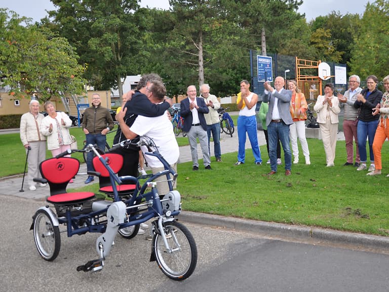 Lions club GO schenkt duofiets aan Zuidwester