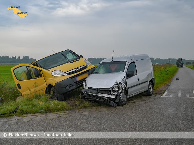 Gewonde bij aanrijding tussen bestelbus en bestelauto in Goedereede