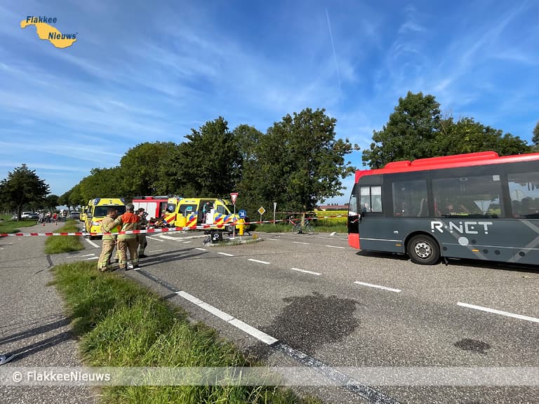 Fietser overleden na botsing met lijndienstbus