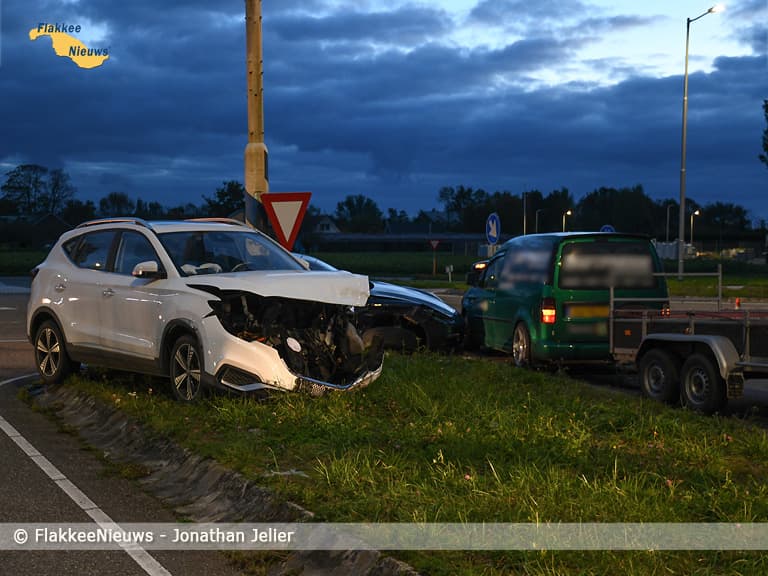 Flinke schade bij aanrijding N215 Sommelsdijk