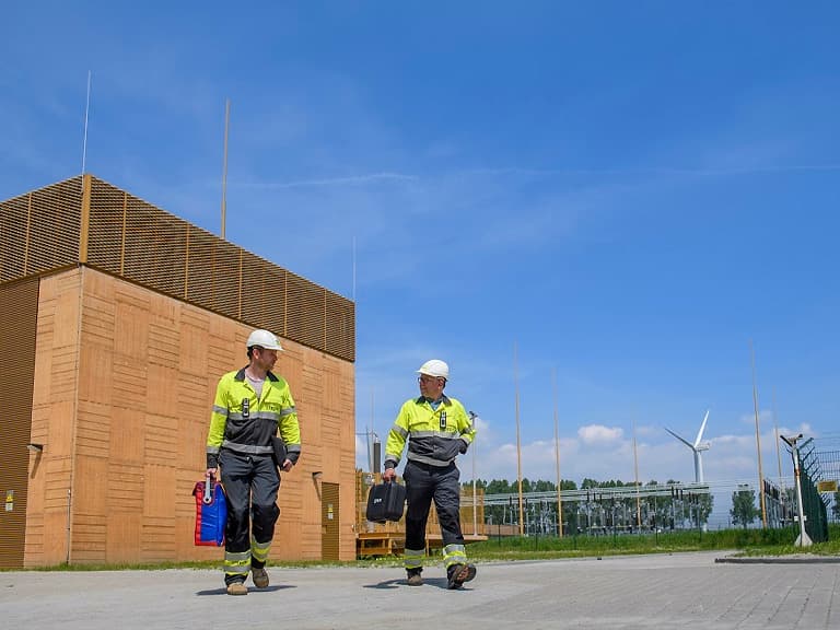 Nieuwe transformatoren in Middelharnis: ruimte voor 100.000 extra zonnepanelen