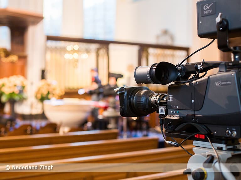 Dirkslandse stichting brengt samenzang op TV met Nederland Zingt