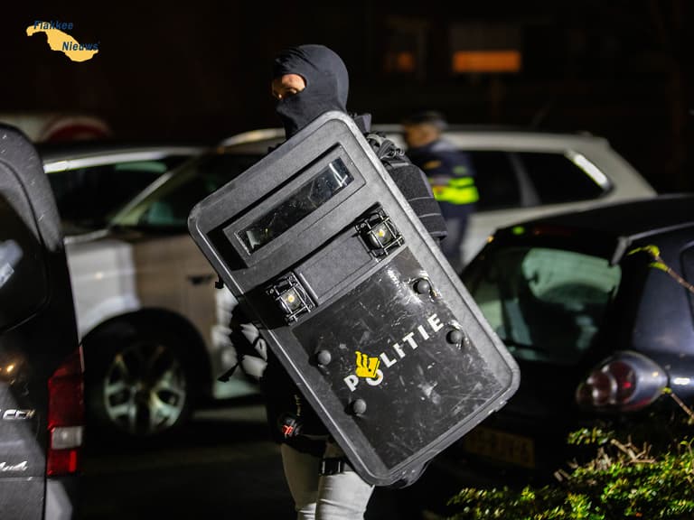 Man aangetroffen met verwonding op dak in Goedereede