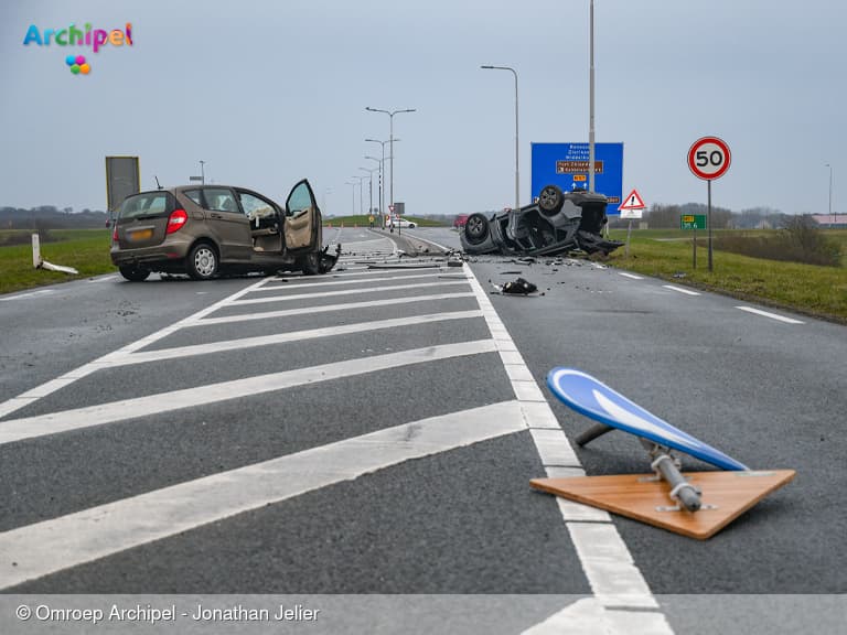 Frontale botsing op N57 bij Brouwersdam