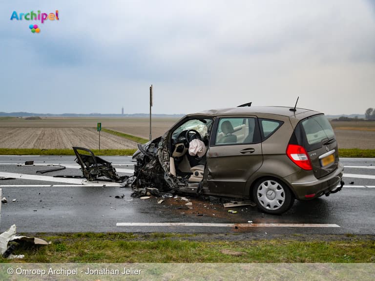 Frontale botsing op N57 bij Brouwersdam