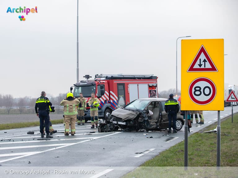 Frontale botsing op N57 bij Brouwersdam