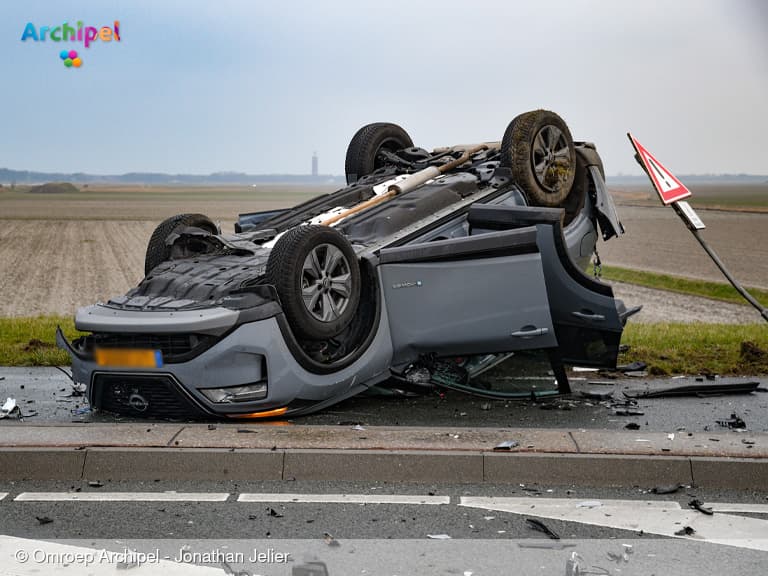 Frontale botsing op N57 bij Brouwersdam