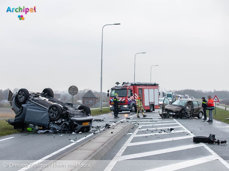 Frontale botsing op N57 bij Brouwersdam