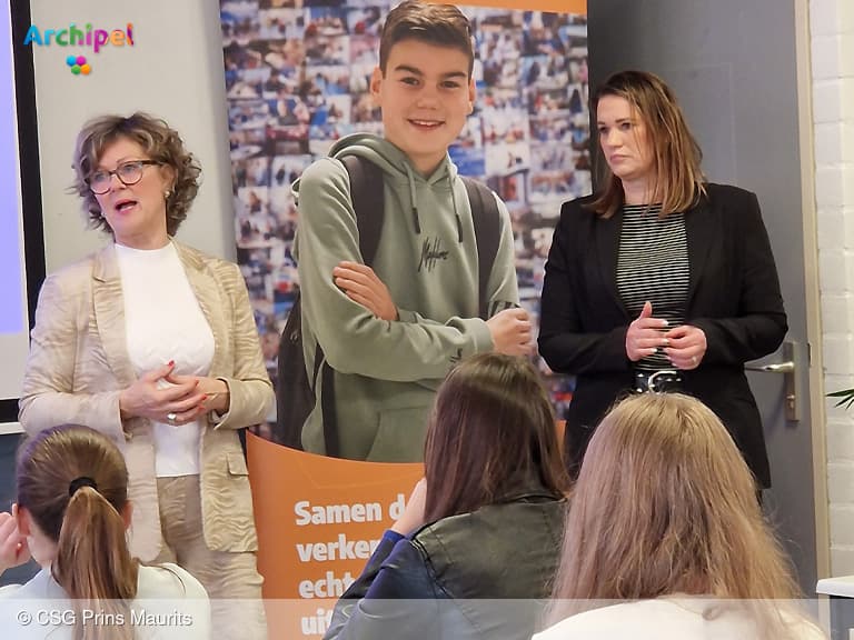 Burgemeester bezoekt Havo-3 klas van CSG Prins Maurits