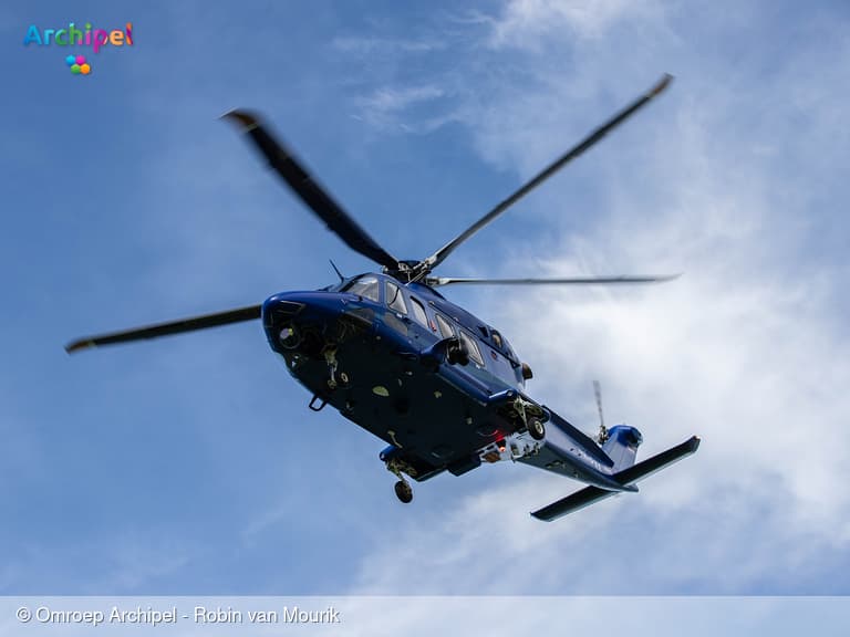 Sportvliegtuig maakt noodlanding in weiland